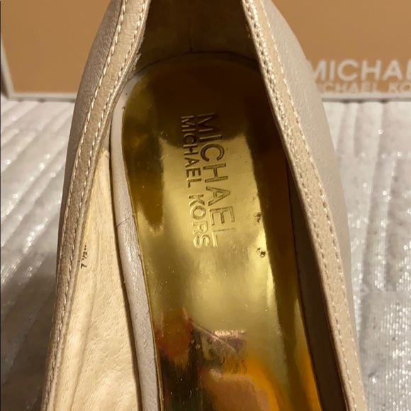 Shoes(604) - Picture 4 of 8